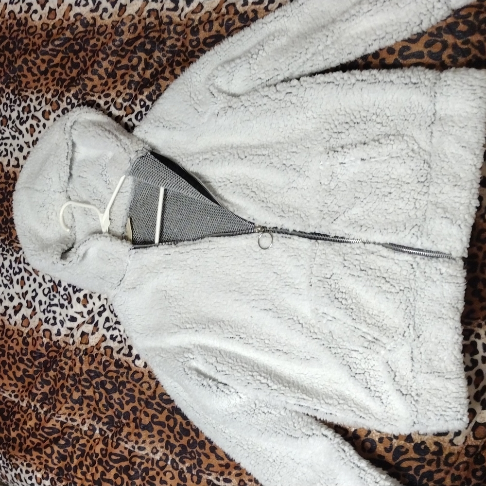 Bobbie brooks white puffy sweater/jacket
